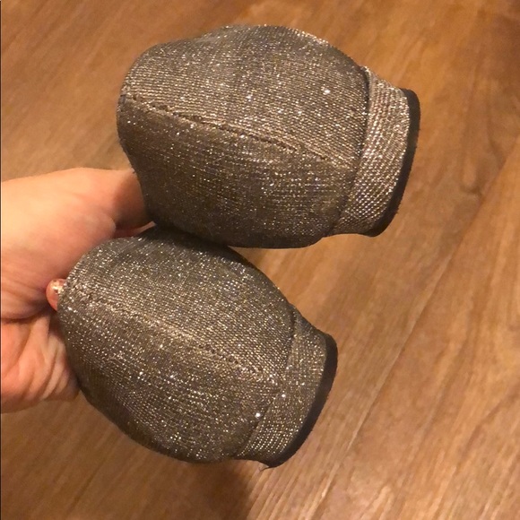 Shoes - Picture 4 of 5